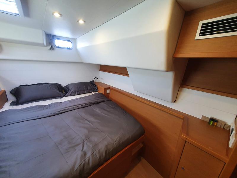 Book yachts online - catamaran - Lagoon 450  Fly - For Sail - rent