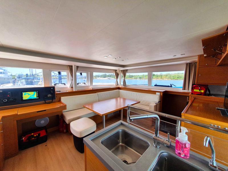 Book yachts online - catamaran - Lagoon 450  Fly - For Sail - rent