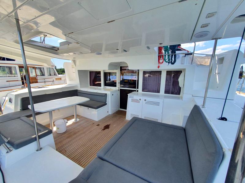 Book yachts online - catamaran - Lagoon 450  Fly - For Sail - rent