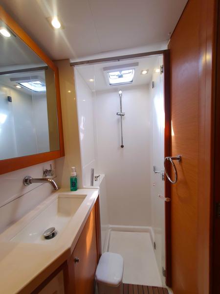 Book yachts online - catamaran - Lagoon 450  Fly - For Sail - rent