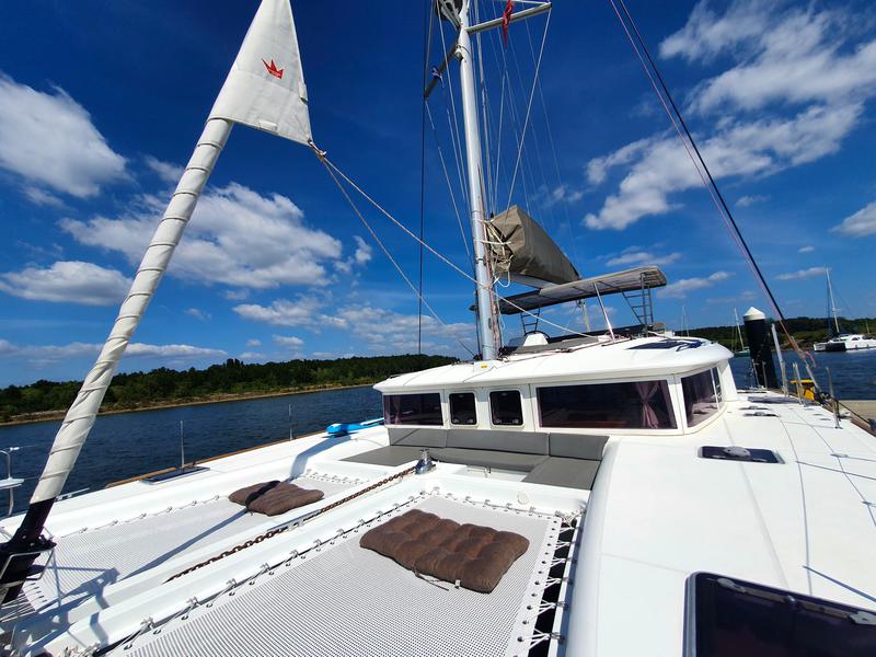 Book yachts online - catamaran - Lagoon 450  Fly - For Sail - rent