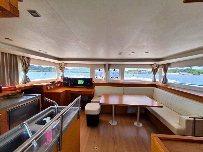 Book yachts online - catamaran - Lagoon 450  Fly - For Sail - rent