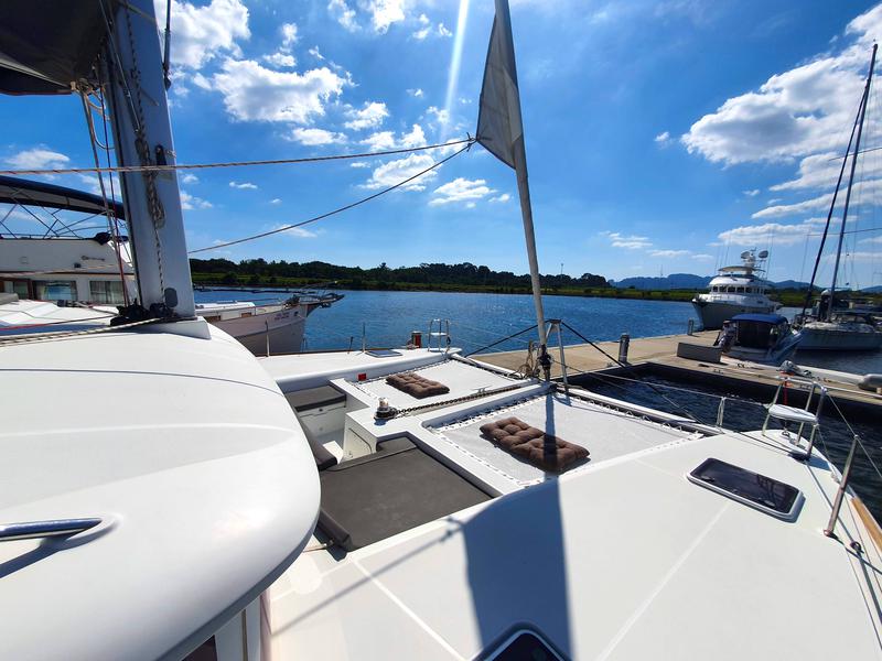 Book yachts online - catamaran - Lagoon 450  Fly - For Sail - rent