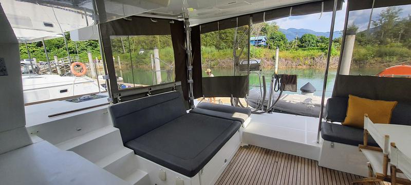 Book yachts online - catamaran - Lagoon 450  Fly - For Sail - rent