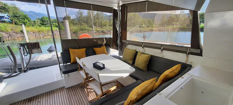 Book yachts online - catamaran - Lagoon 450  Fly - For Sail - rent