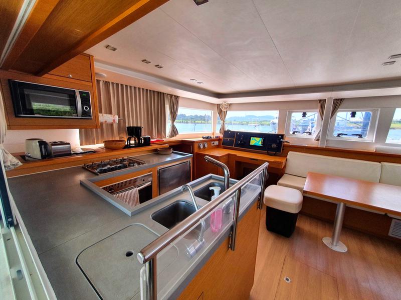 Book yachts online - catamaran - Lagoon 450  Fly - For Sail - rent