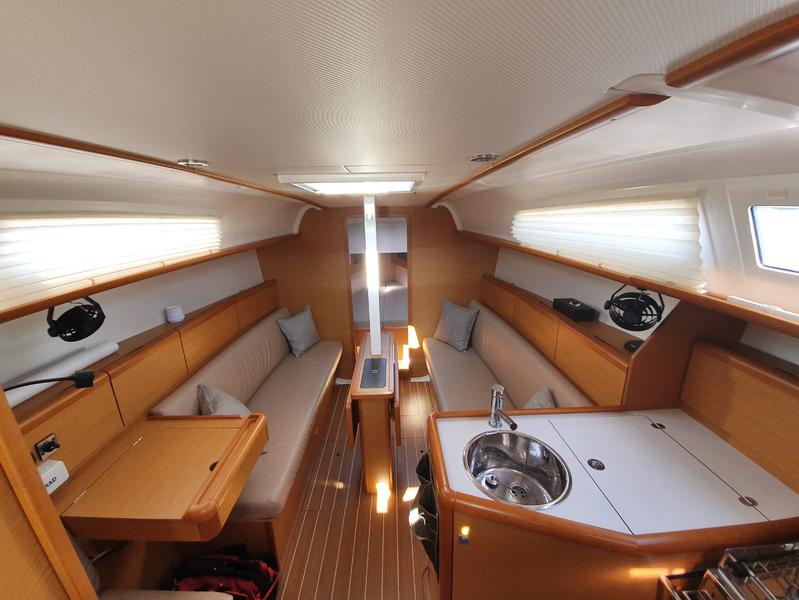 Book yachts online - sailboat - Sun Odyssey 33i - Aqua - rent