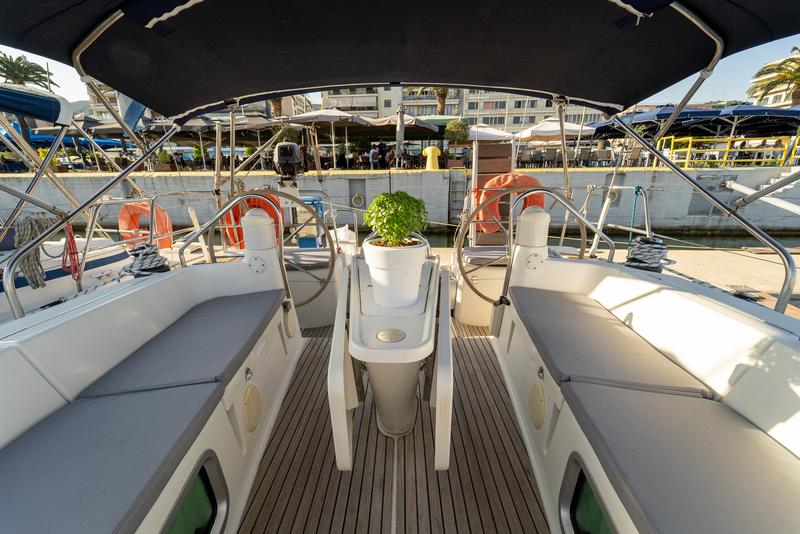 Book yachts online - sailboat - Sun Odyssey 42 i - Mesogeios - rent