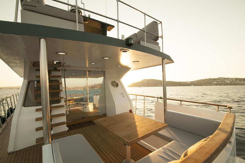 Book yachts online - motorboat - Maiora Renaissance 66/70ft - Dini - rent