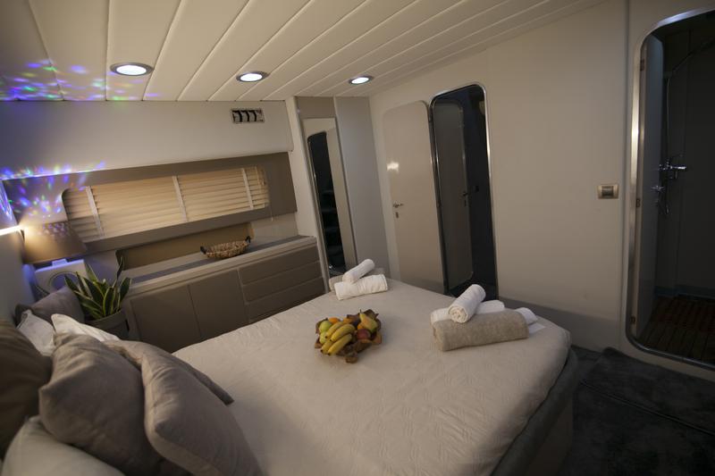 Book yachts online - motorboat - Maiora Renaissance 66/70ft - Dini - rent