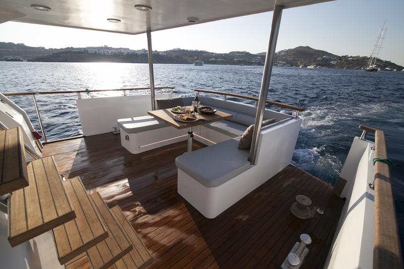 Book yachts online - motorboat - Maiora Renaissance 66/70ft - Dini - rent