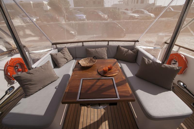 Book yachts online - motorboat - Maiora Renaissance 66/70ft - Dini - rent