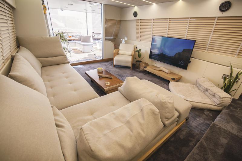 Book yachts online - motorboat - Maiora Renaissance 66/70ft - Dini - rent