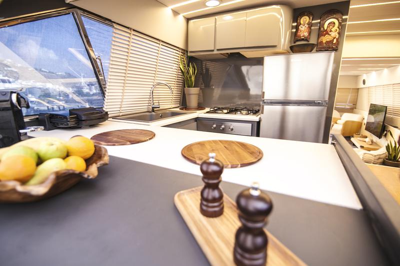 Book yachts online - motorboat - Maiora Renaissance 66/70ft - Dini - rent