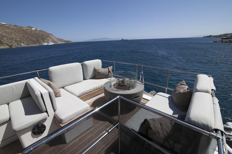 Book yachts online - motorboat - Maiora Renaissance 66/70ft - Dini - rent