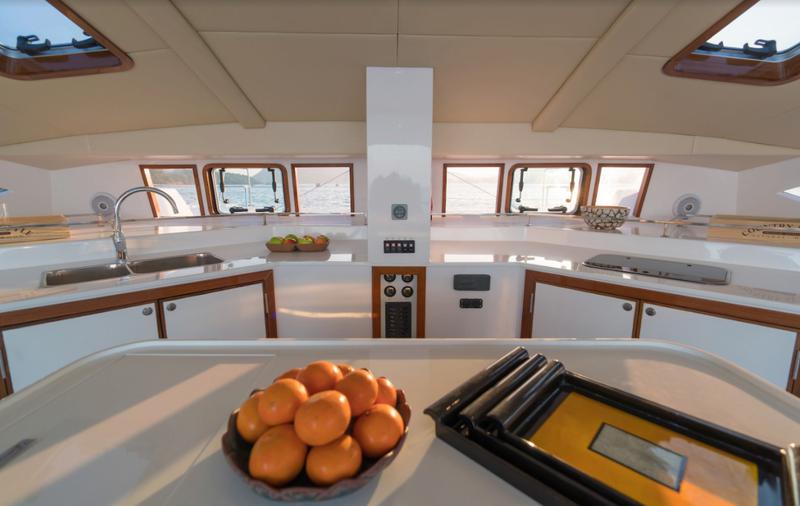 Book yachts online - catamaran - Island Spirit 410 - Vesna - rent