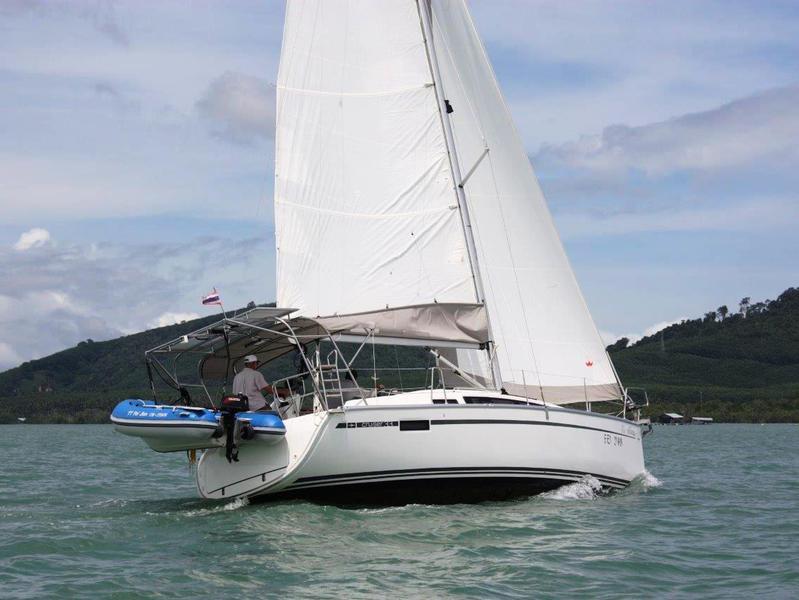 Book yachts online - sailboat - Bavaria 33 Cruiser - Fei Jian - rent