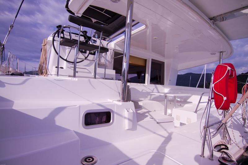 Book yachts online - catamaran - Lagoon 400 S2 - Anastasia - rent