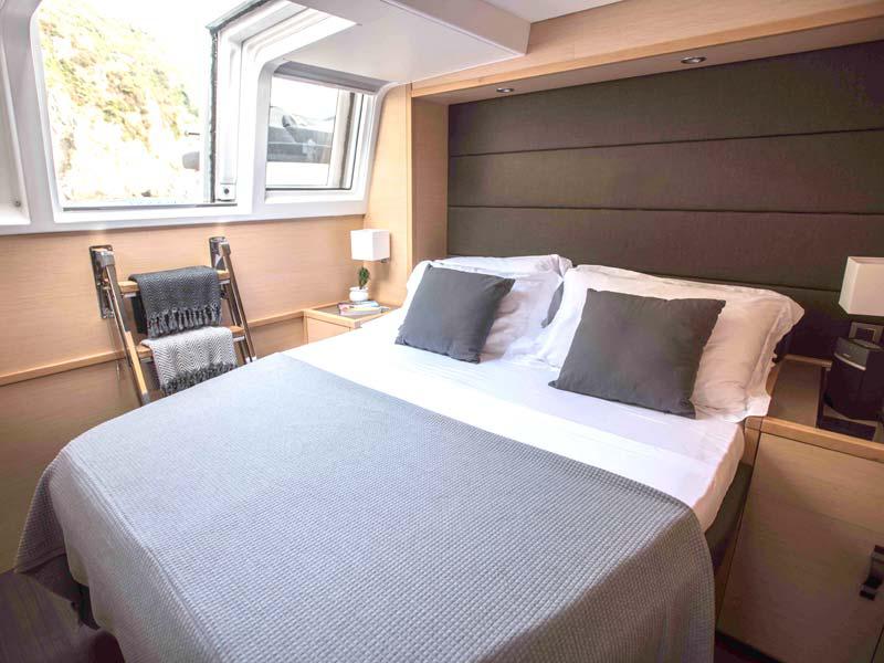 Book yachts online - catamaran - Lagoon 620 Essence - Soleanis II - rent