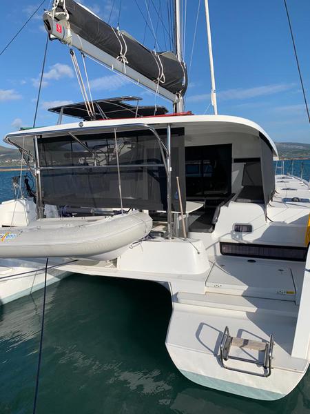 Book yachts online - catamaran - Lagoon 42 - KARMA - rent