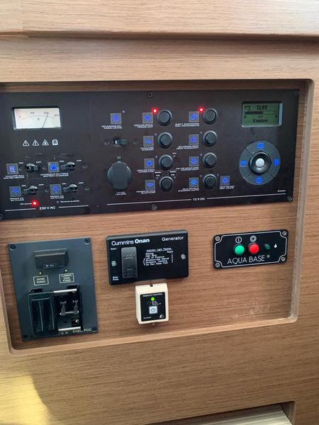 Book yachts online - catamaran - Lagoon 42 - KARMA - rent