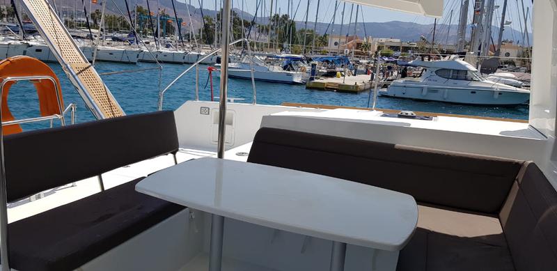 Book yachts online - catamaran - Lagoon 450 Fly - ISMA - rent