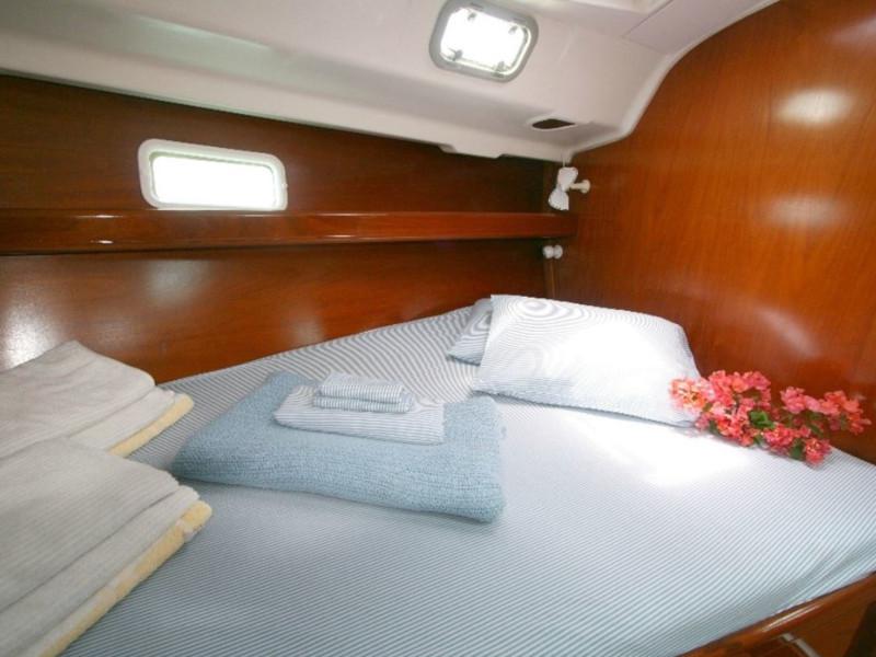 Book yachts online - sailboat - Oceanis 41 - Lady Di - rent