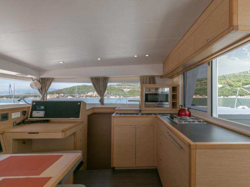 Book yachts online - catamaran - Lagoon 400 S2 - Armonia - rent