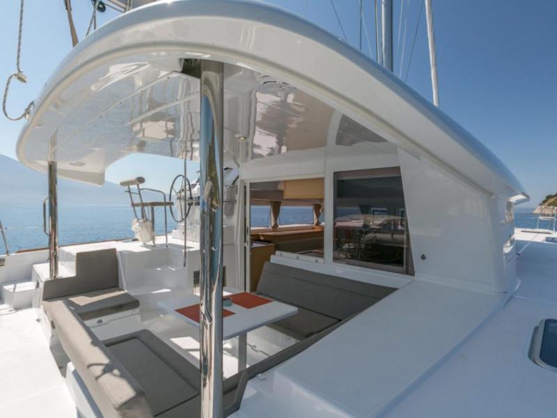 Book yachts online - catamaran - Lagoon 400 S2 - Armonia - rent