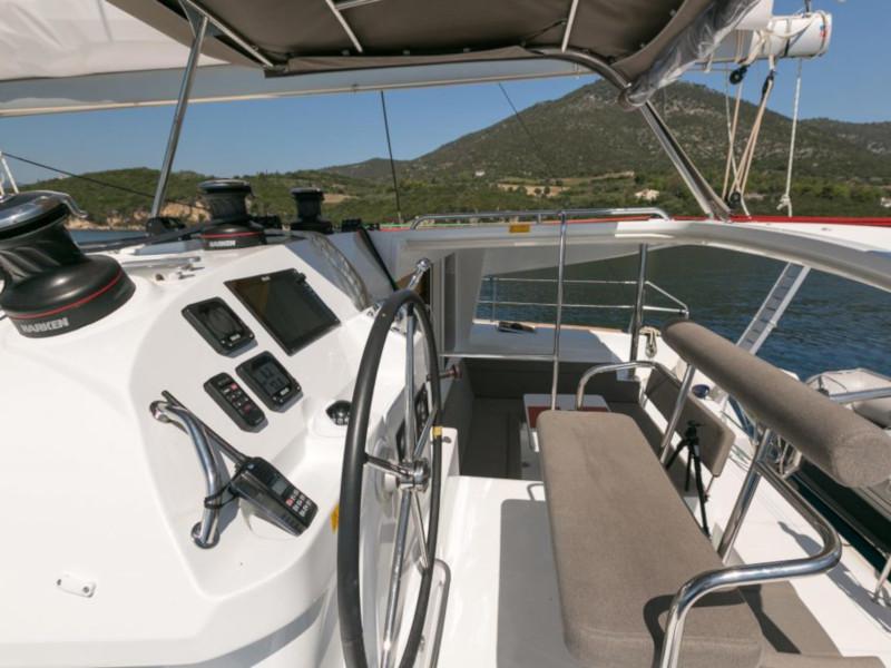 Book yachts online - catamaran - Lagoon 400 S2 - Armonia - rent