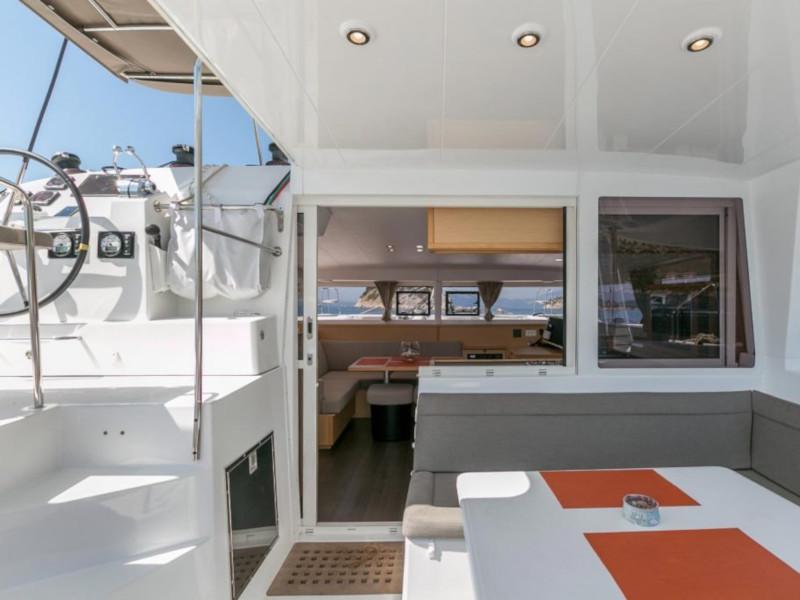 Book yachts online - catamaran - Lagoon 400 S2 - Armonia - rent