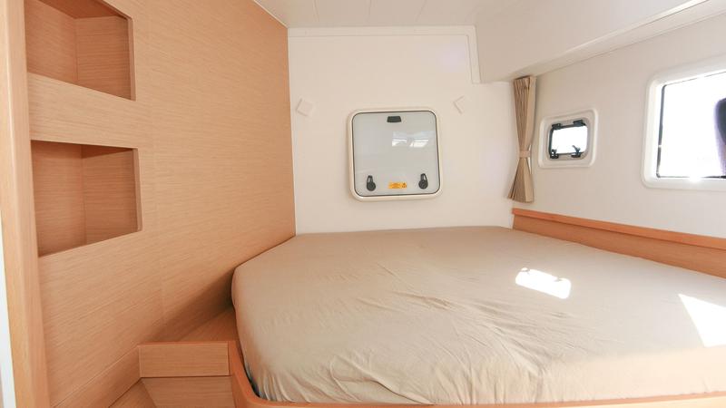 Book yachts online - catamaran - Lagoon 42 - Sunshine - rent