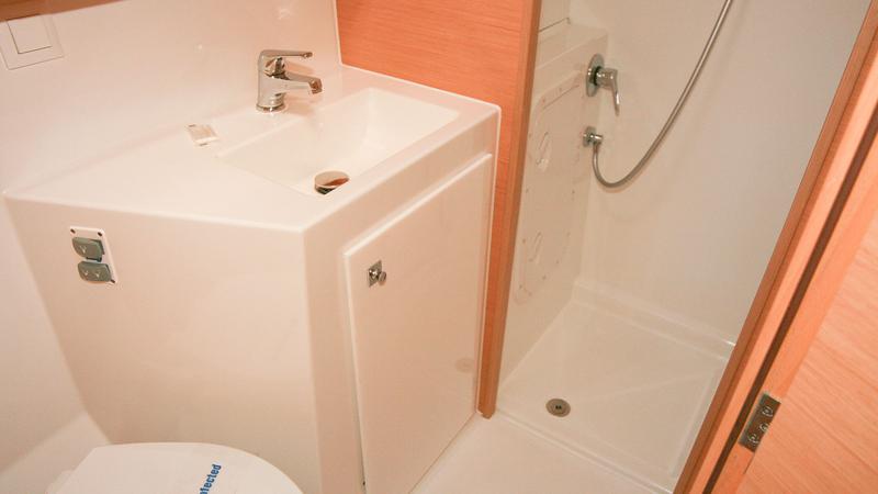 Book yachts online - catamaran - Lagoon 42 - Sunshine - rent