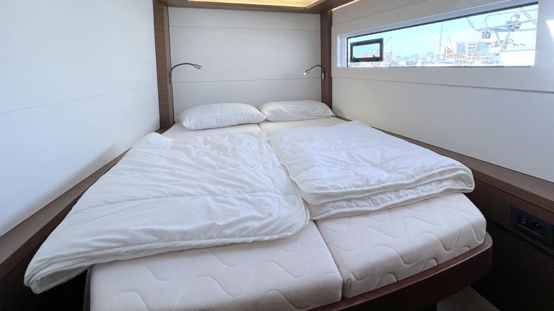 Book yachts online - catamaran - Lagoon 46 - Voyager - rent