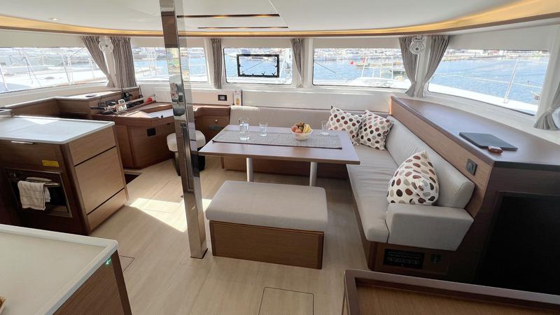 Book yachts online - catamaran - Lagoon 46 - Voyager - rent
