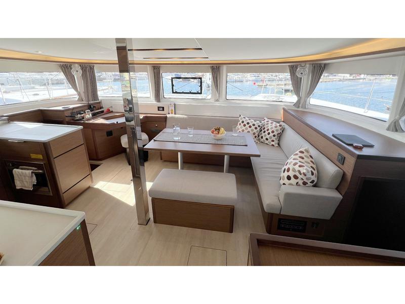 Book yachts online - catamaran - Lagoon 46 - Voyager - rent