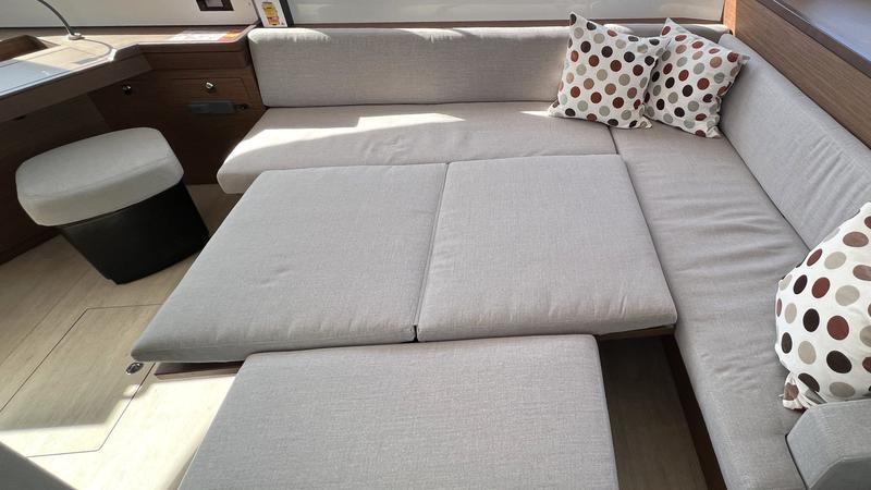 Book yachts online - catamaran - Lagoon 46 - Voyager - rent