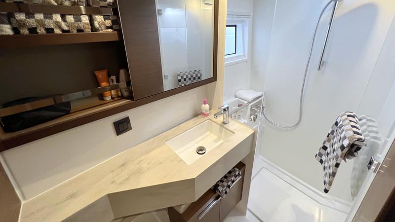 Book yachts online - catamaran - Lagoon 46 - Voyager - rent