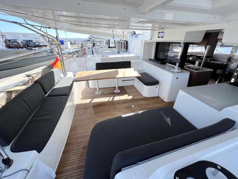 Book yachts online - catamaran - Lagoon 46 - Voyager - rent