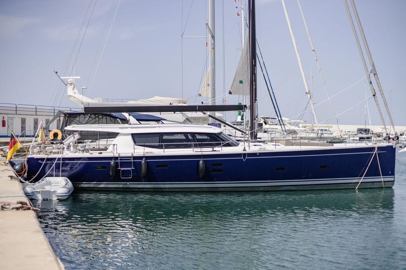Book yachts online - sailboat - Moody 54 - Adventuro - rent