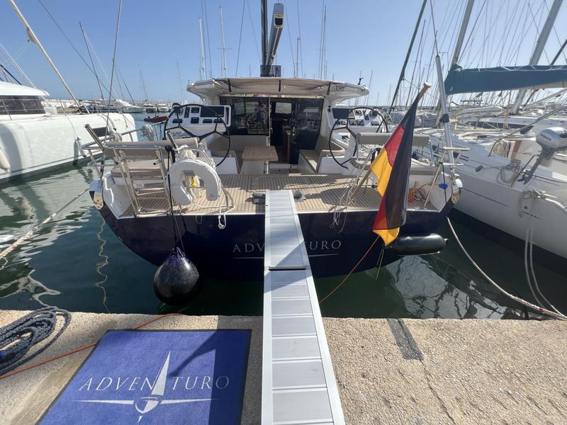 Book yachts online - sailboat - Moody 54 - Adventuro - rent