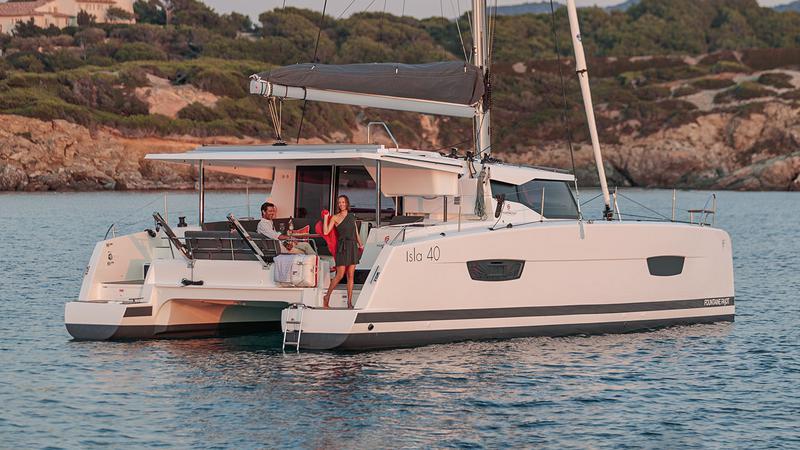 Book yachts online - catamaran - Isla 40 - Laja - rent