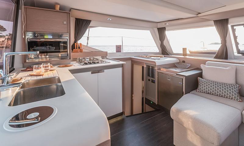 Book yachts online - catamaran - Isla 40 - Laja - rent