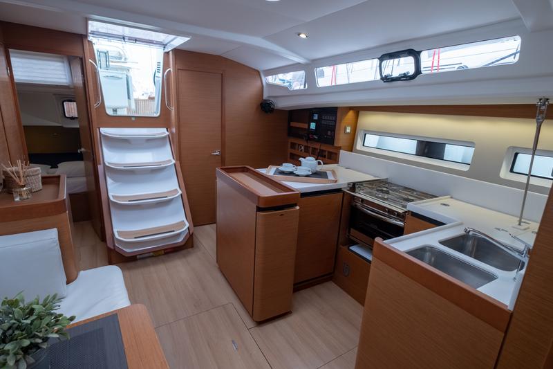 Book yachts online - sailboat - Sun Odyssey 440 - Ioleta - rent