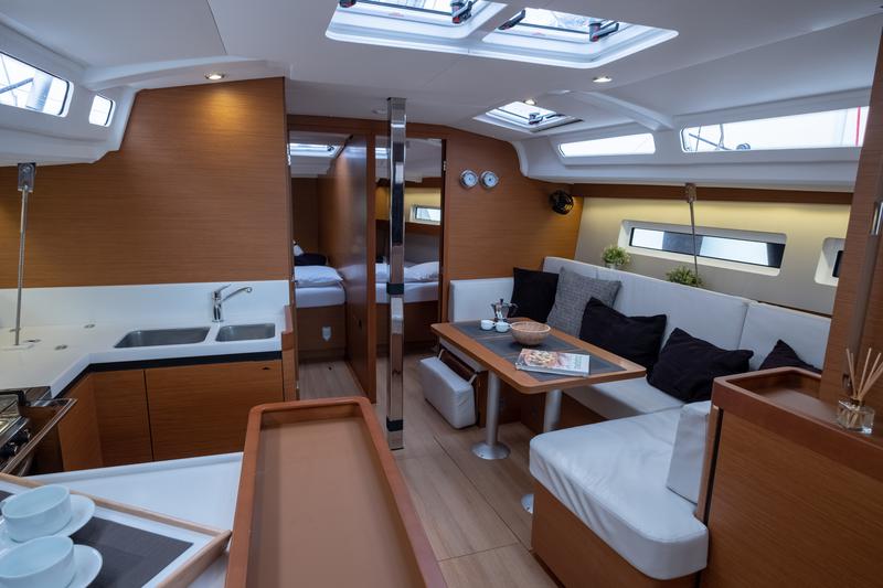 Book yachts online - sailboat - Sun Odyssey 440 - Ioleta - rent