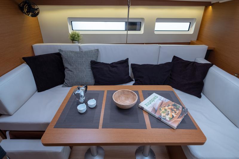 Book yachts online - sailboat - Sun Odyssey 440 - Ioleta - rent