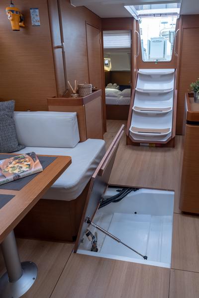 Book yachts online - sailboat - Sun Odyssey 440 - Ioleta - rent