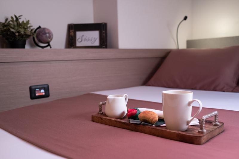 Book yachts online - catamaran - Fountaine Pajot Astréa 42 - Sissy- A/C &amp; Watermaker &amp; Generator &amp; Electrical Platform - 4+2 Cabins/4 Heads - rent