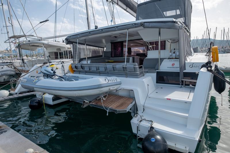 Book yachts online - catamaran - Fountaine Pajot Astréa 42 - Sissy- A/C &amp; Watermaker &amp; Generator &amp; Electrical Platform - 4+2 Cabins/4 Heads - rent