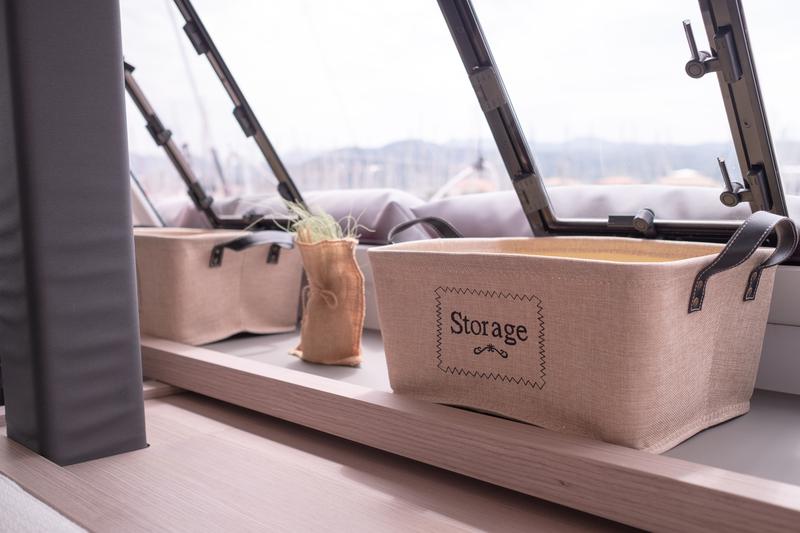 Book yachts online - catamaran - Fountaine Pajot Astréa 42 - Sissy- A/C &amp; Watermaker &amp; Generator &amp; Electrical Platform - 4+2 Cabins/4 Heads - rent